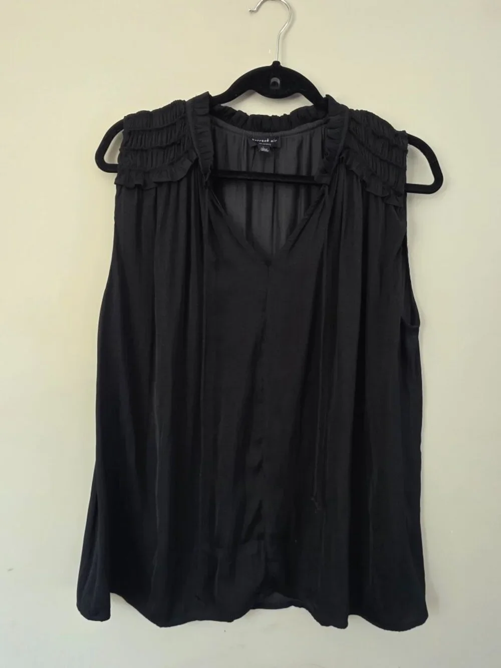 Current Air Black Sleeveless Ruffle Shoulder V-Neck Blouse Size Large